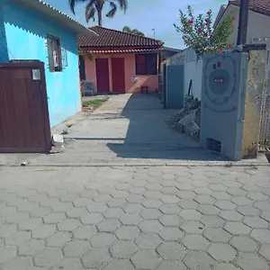 Casa de Férias Kitinete Pequena Em Patio Compartilhado, Florianópolis